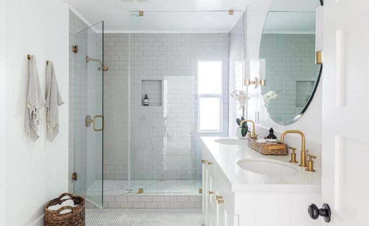 10 Classy Shower Doors Options for Your Bathroom